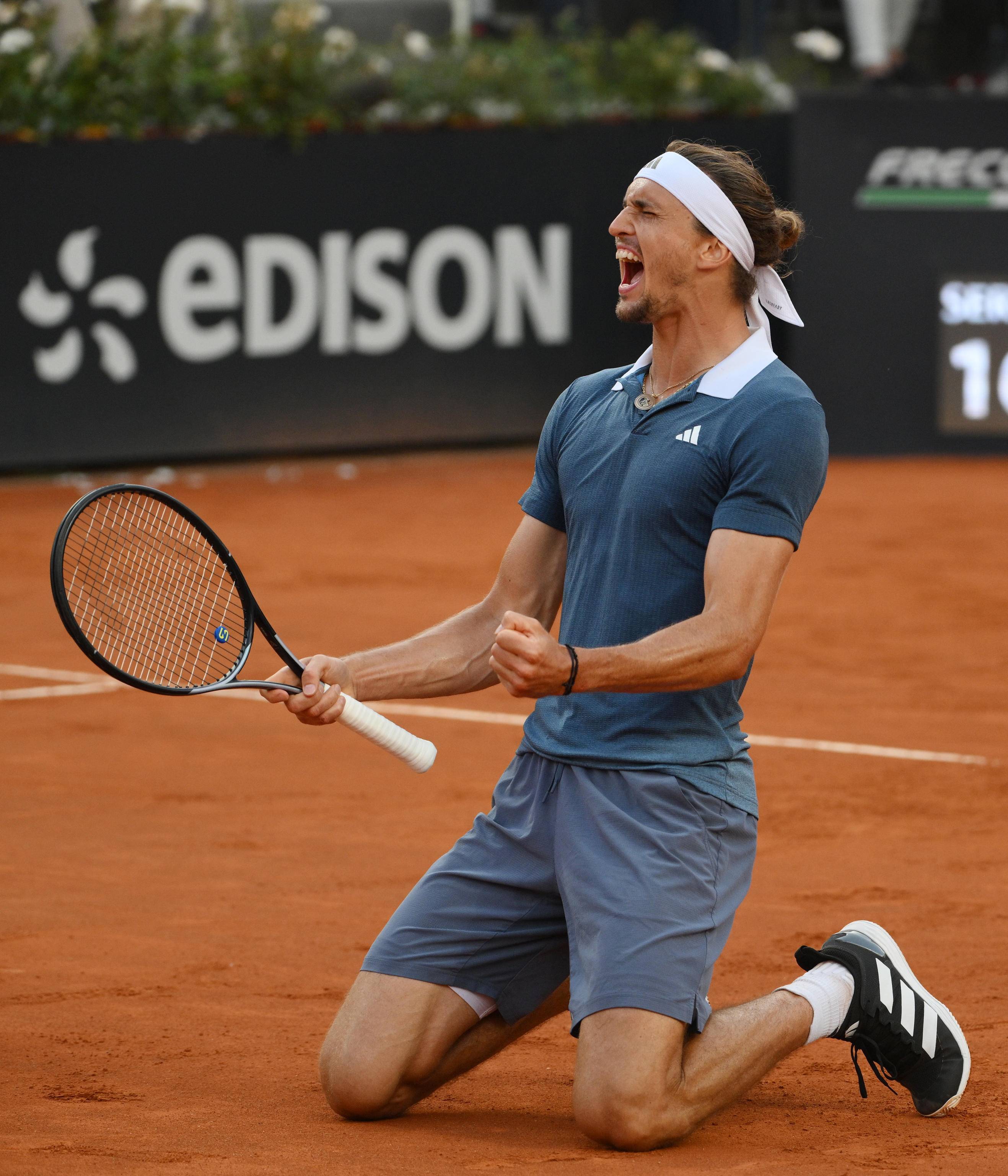 关于日本网球队绝地反击西班牙网球队，兹维列夫爆发神勇的信息