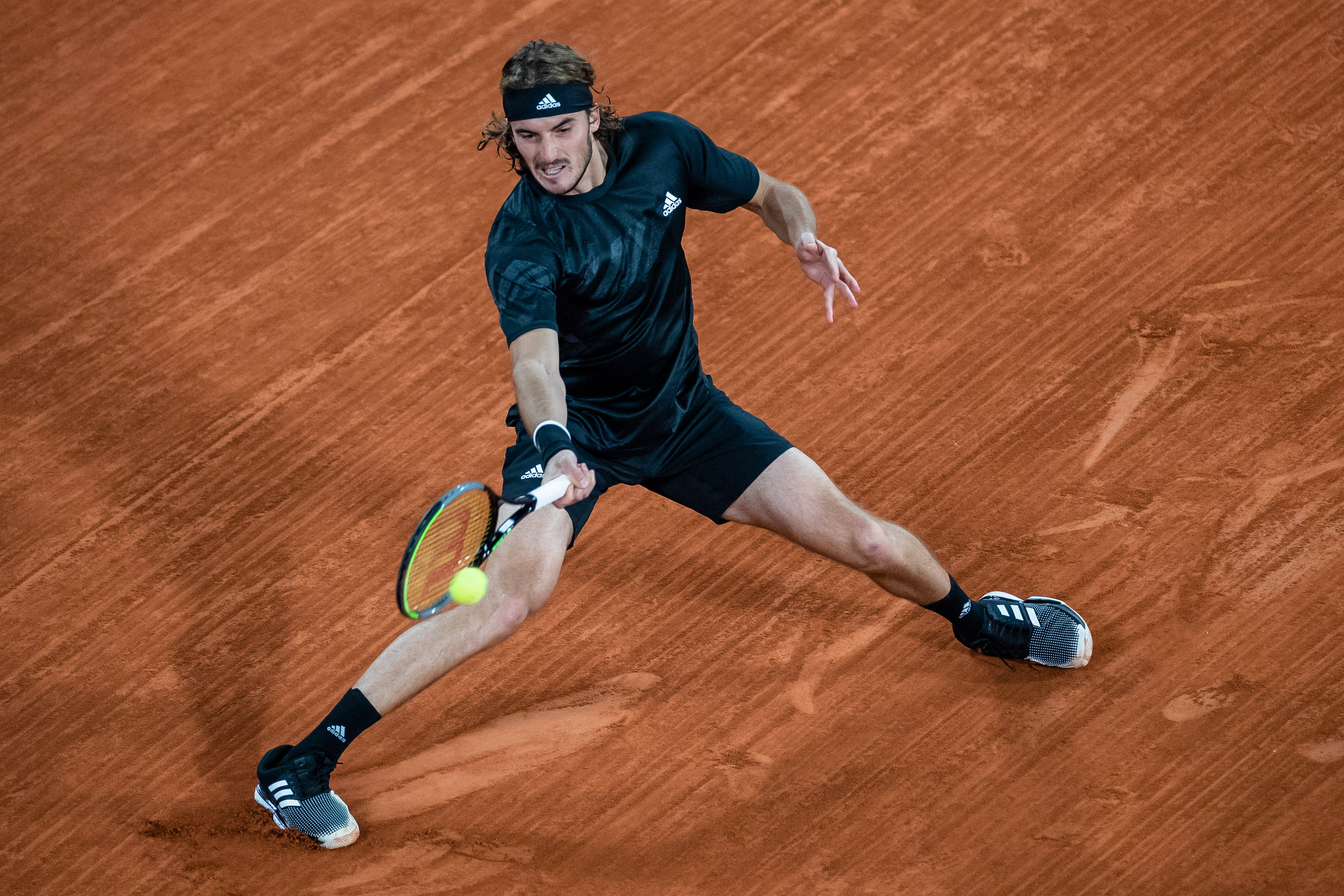 包含世界网球队逆转日本网球队，西西帕斯送出助攻的词条