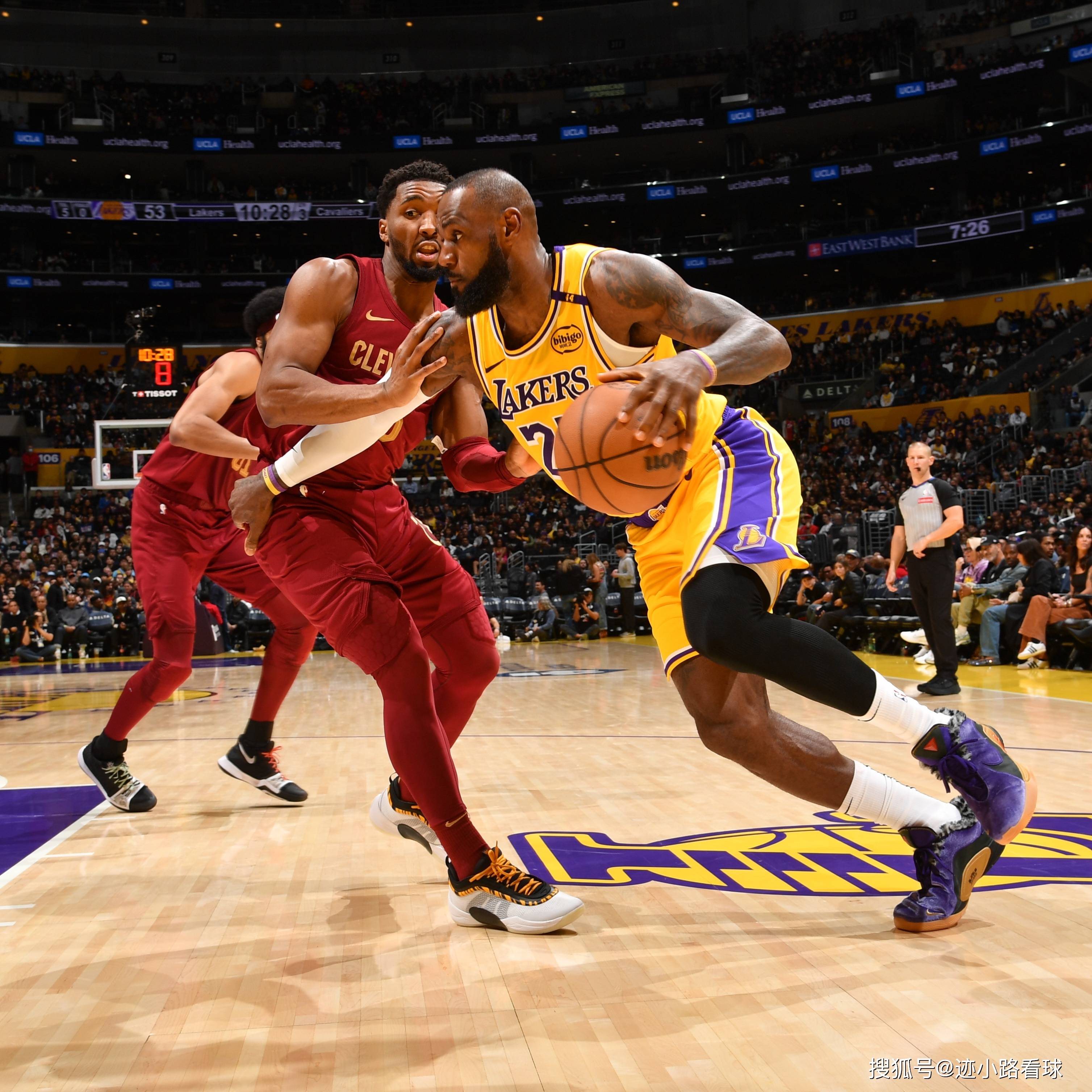 国王险胜尼克斯,浓眉一己之力扛起全队的简单介绍 国王险胜尼克斯,浓眉一己之力扛起全队的简单介绍