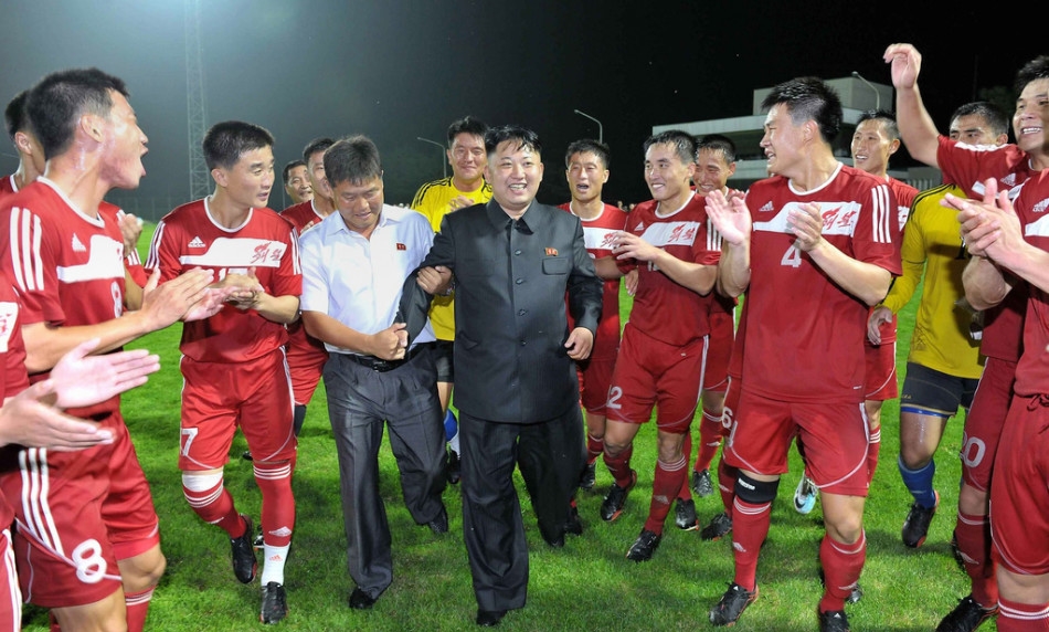 包含泰国羽毛球队碾压法国羽毛球队，安赛龙统治全场的词条