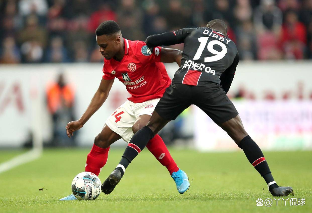 美因茨主场压阵，顽强拼搏实现建功