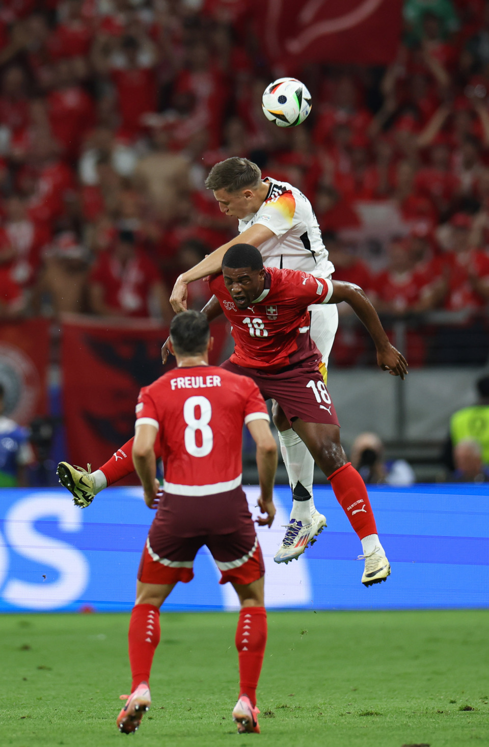 瑞士队球员表现抢眼，取得比赛胜利的简单介绍