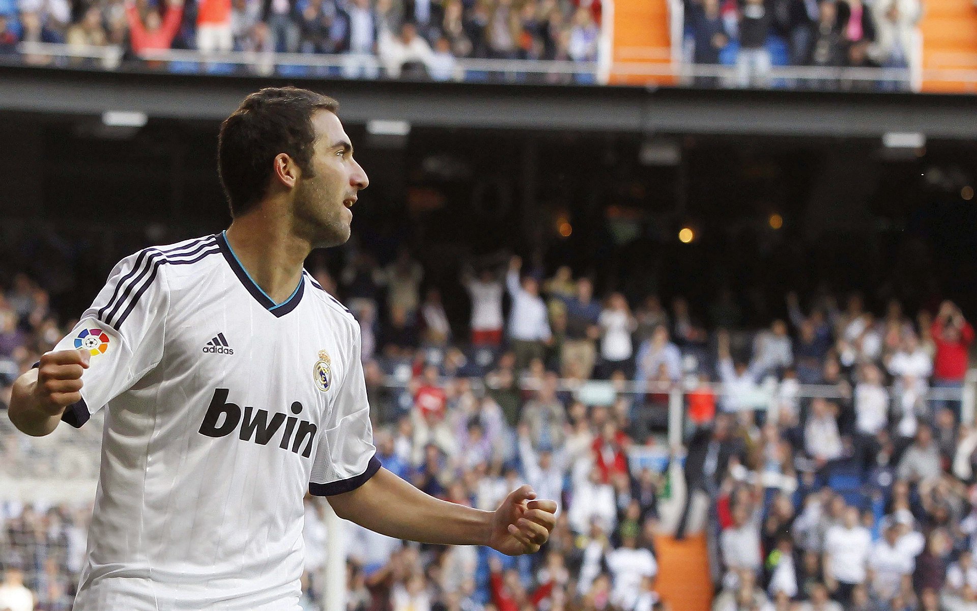 乔治压制级发挥，勇士关键战突围深圳队